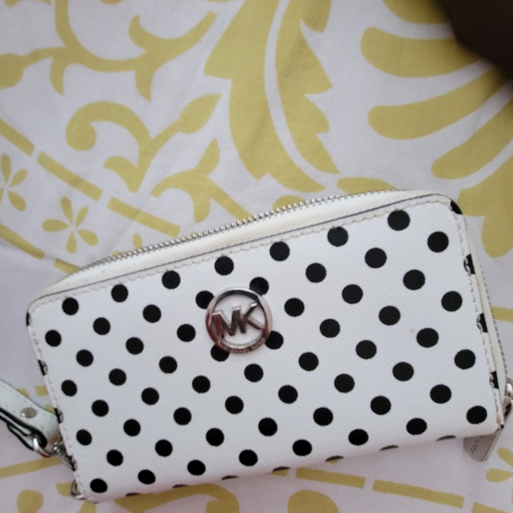 Michael kors wristlet